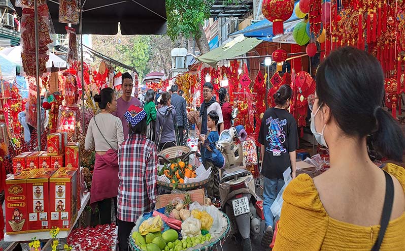 indefinido - A populosa Rua Hang Ma, no centro histórico da cidade, é um local de visita obrigatória nestas datas.