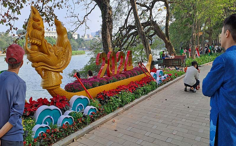 indefinido - No centro do Lago Hoan Kiem a imagem do dragão mítico, signo que regerá o curso do Ano Novo Lunar