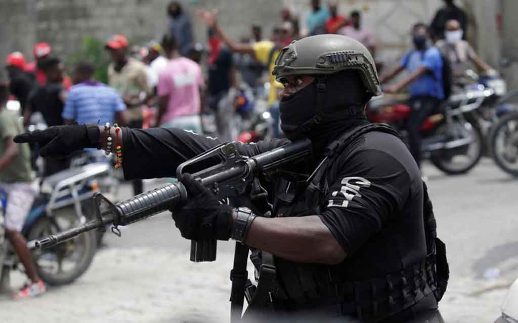 policia-de-haiti-desaloja-a-pandilleros-en-el-puerto