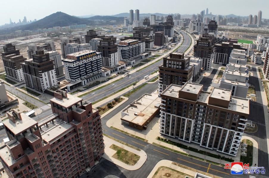 recorre-lider-de-rpdc-nueva-zona-de-viviendas-en-pyongyang