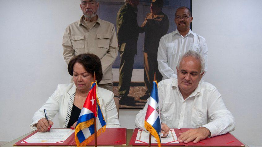 partidos-dominicano-y-cubano-firman-acuerdo-de-cooperacion