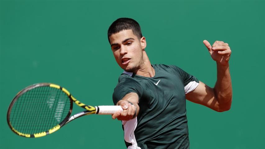 tenista-espanol-alcaraz-mantiene-paso-ganador-en-el-roland-garros