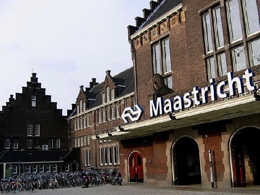 manifestantes-ocupan-edificio-de-universidad-neerlandesa-de-maastrich