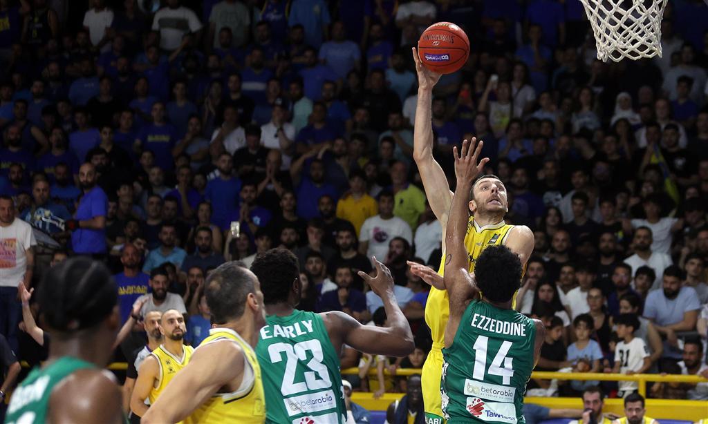 al-riyadi-toma-ventaja-en-final-del-baloncesto-en-libano
