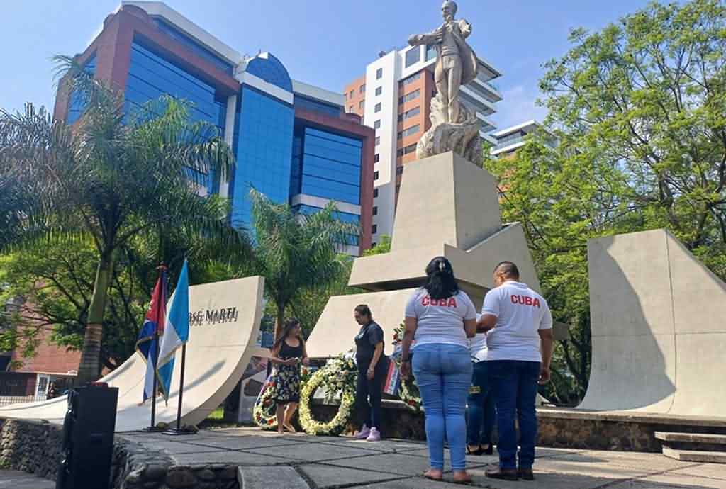 sentido-homenaje-a-heroe-nacional-de-cuba-jose-marti-en-guatemala