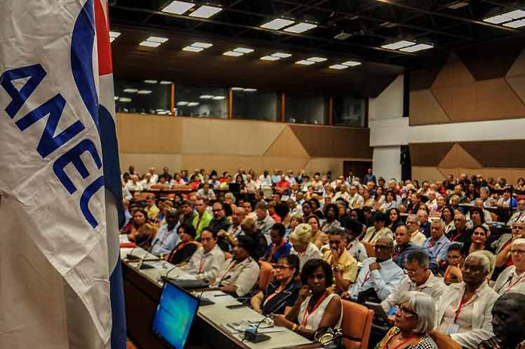 celebran-aniversario-45-de-la-asociacion-de-economistas-de-cuba