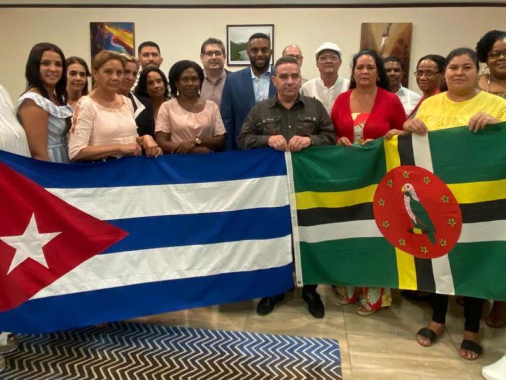 colaboradores-cubanos-se-suman-a-brigada-medica-cubana-en-dominica