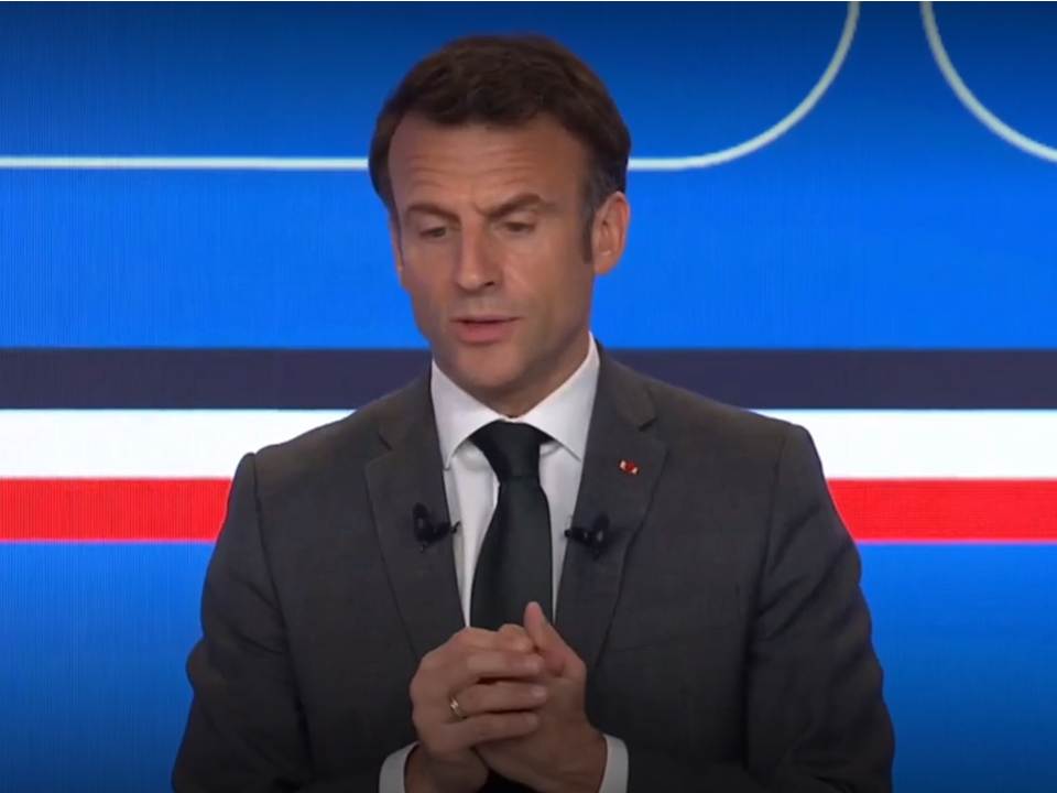 macron-en-modo-seduccion-aunque-sin-efecto-aparente