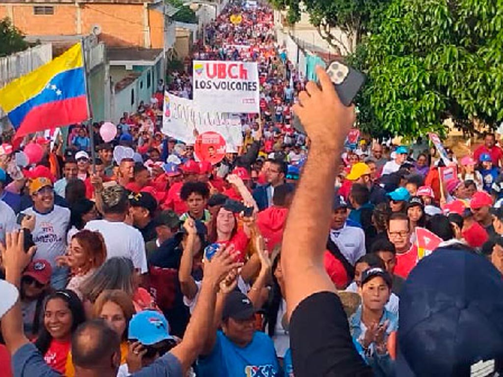movilizaciones-y-opositores-a-filas-chavistas-en-semana-de-venezuela