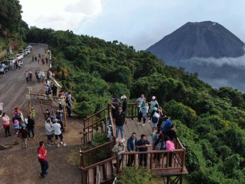 alta-incidencia-del-turismo-en-el-salvador