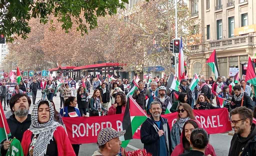 miles-marchan-en-chile-para-exigir-cese-de-genocidio-contra-palestina