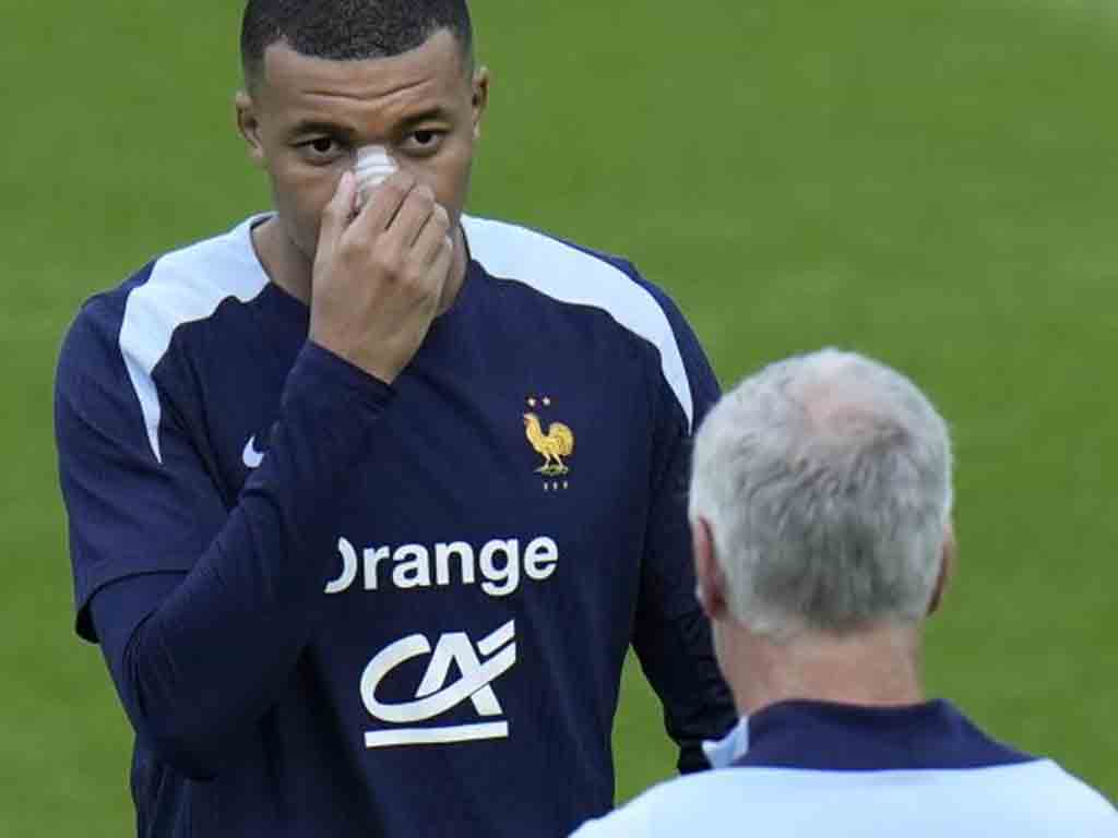 deschamps-juega-a-la-carta-del-suspenso-con-kylian-mbappe