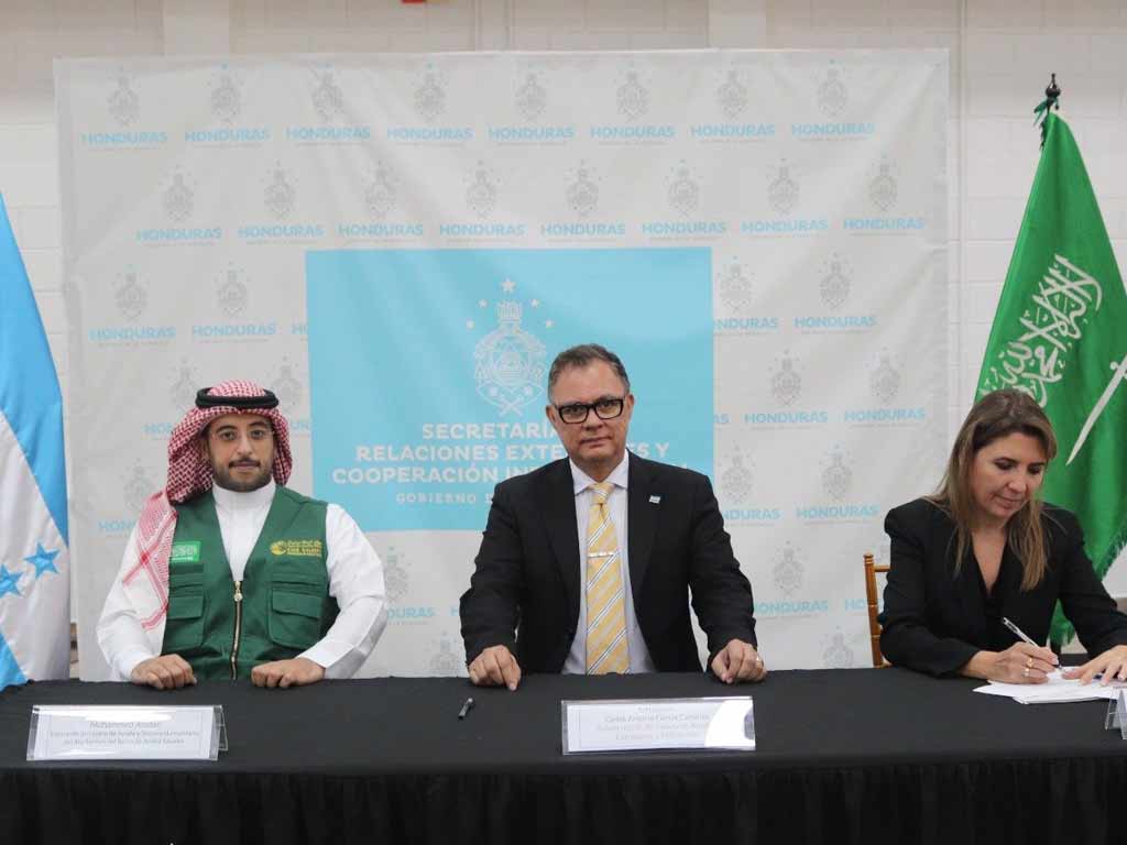 arabia-saudita-apoya-programa-de-alimentacion-escolar-en-honduras