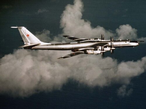 avion-tu-142-de-la-flota-rusa-del-norte-sobrevuela-el-oceano-artico