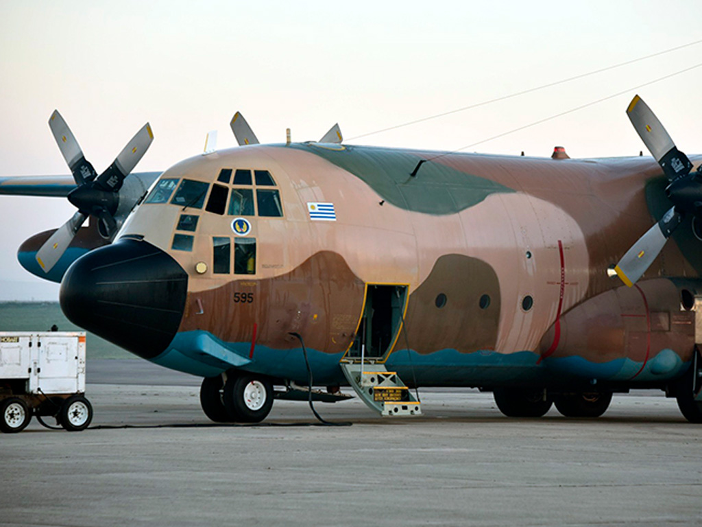 aviones-hercules-de-fuerza-aerea-uruguaya-varados-en-tierra