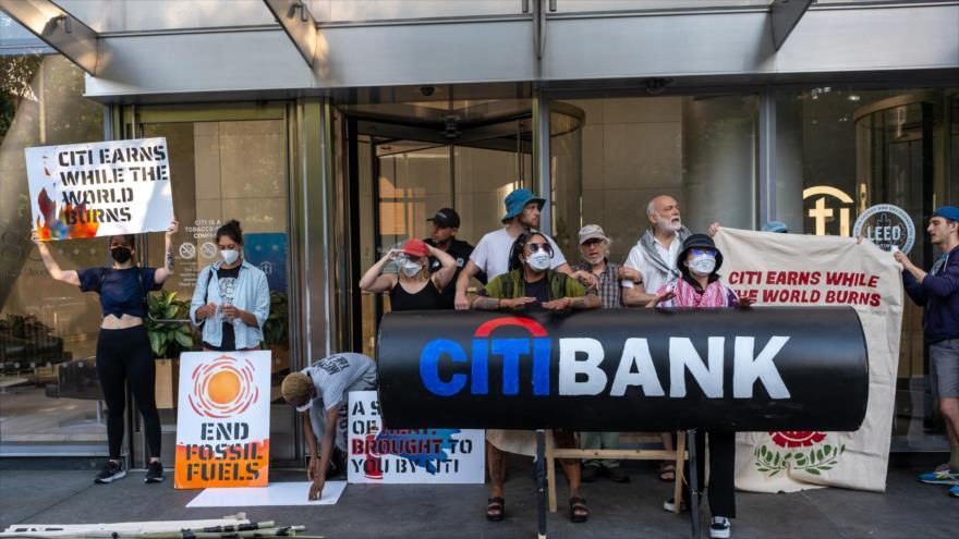 activistas-climaticos-arrestados-durante-protesta-en-nueva-york