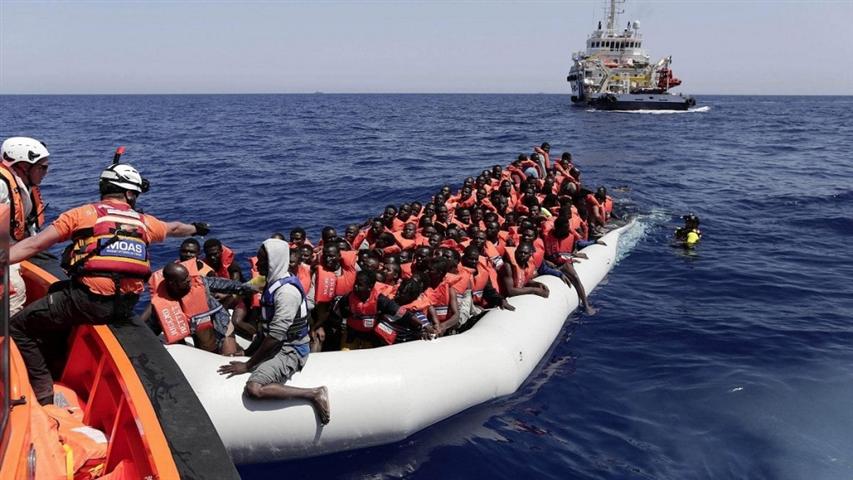 rescatan-a-unas-250-personas-en-el-mar-mediterraneo