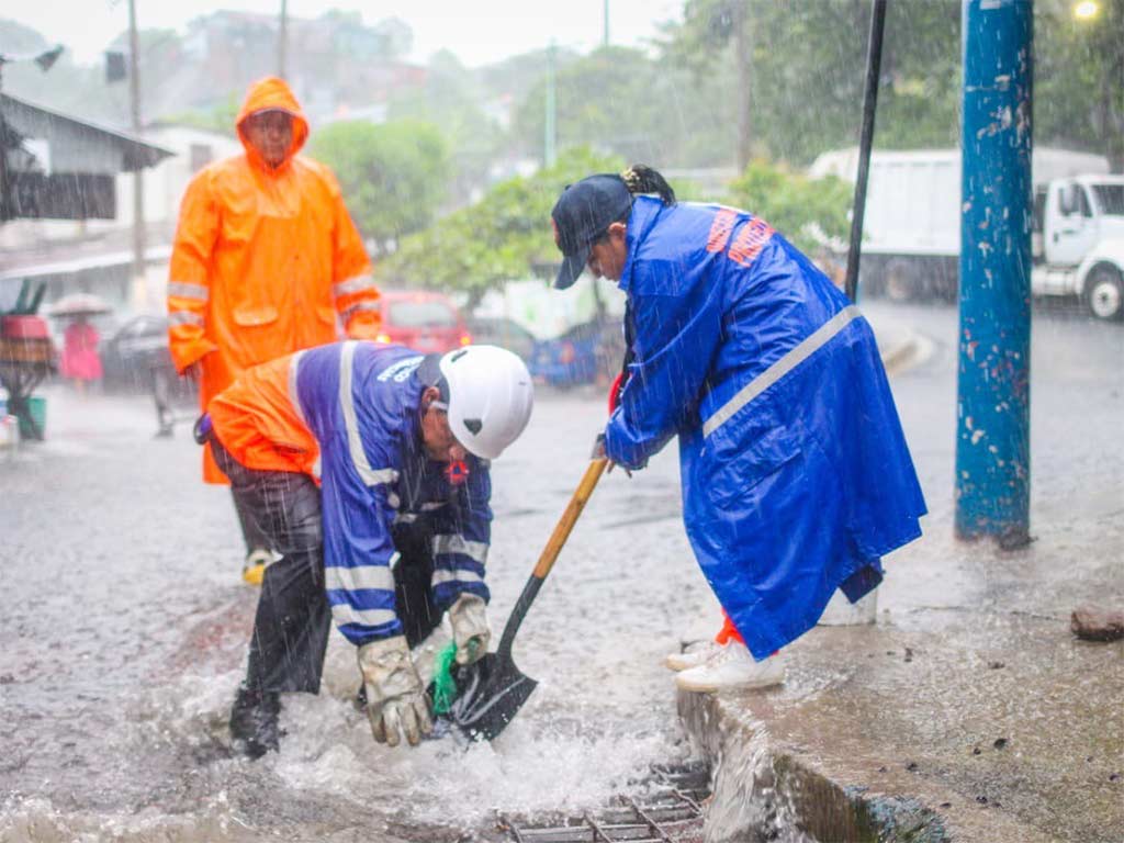 instan-a-salvadorenos-prevision-ante-lluvias