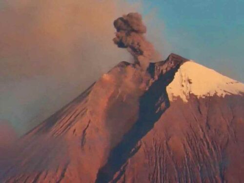 registran-mas-de-900-explosiones-en-volcan-sangay-en-ecuador