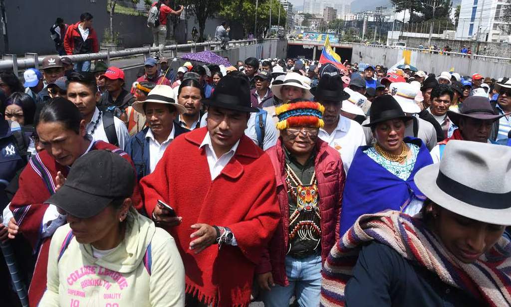 movimiento-indigena-marcha-en-ecuador-por-respeto-a-sus-territorios