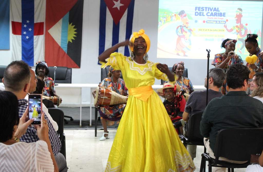 sesiona-en-cuba-evento-teorico-del-festival-del-caribe