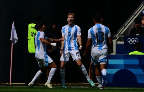 seleccion-de-futbol-de-argentina-logra-primera-victoria-en-paris-2024