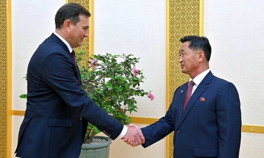 recibe-primer-ministro-de-rpdc-a-canciller-de-belarus