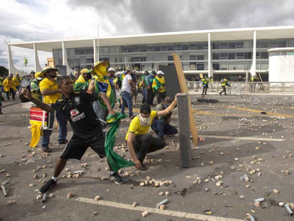 pedido-de-pago-millonario-a-condenados-por-golpismo-destaco-en-brasil