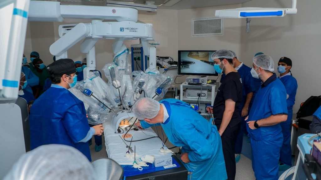 angola-introduce-cirugia-robotica-en-sistema-nacional-de-salud