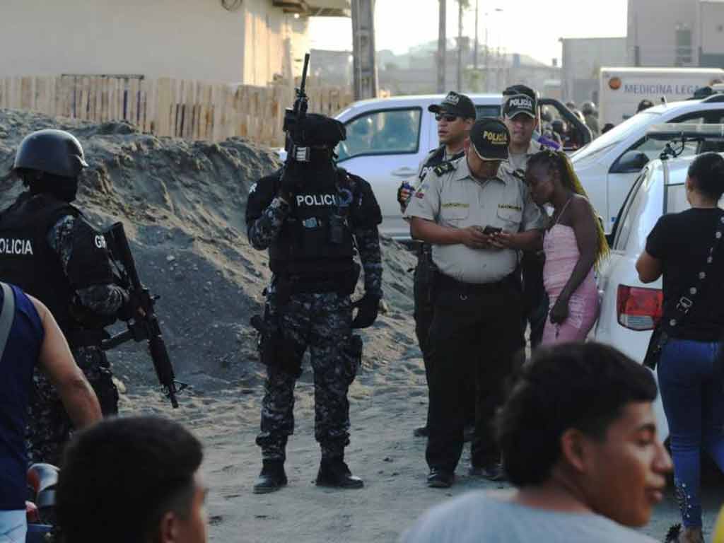 atacan-a-tiros-autobus-con-trabajadores-espanoles-en-ecuador