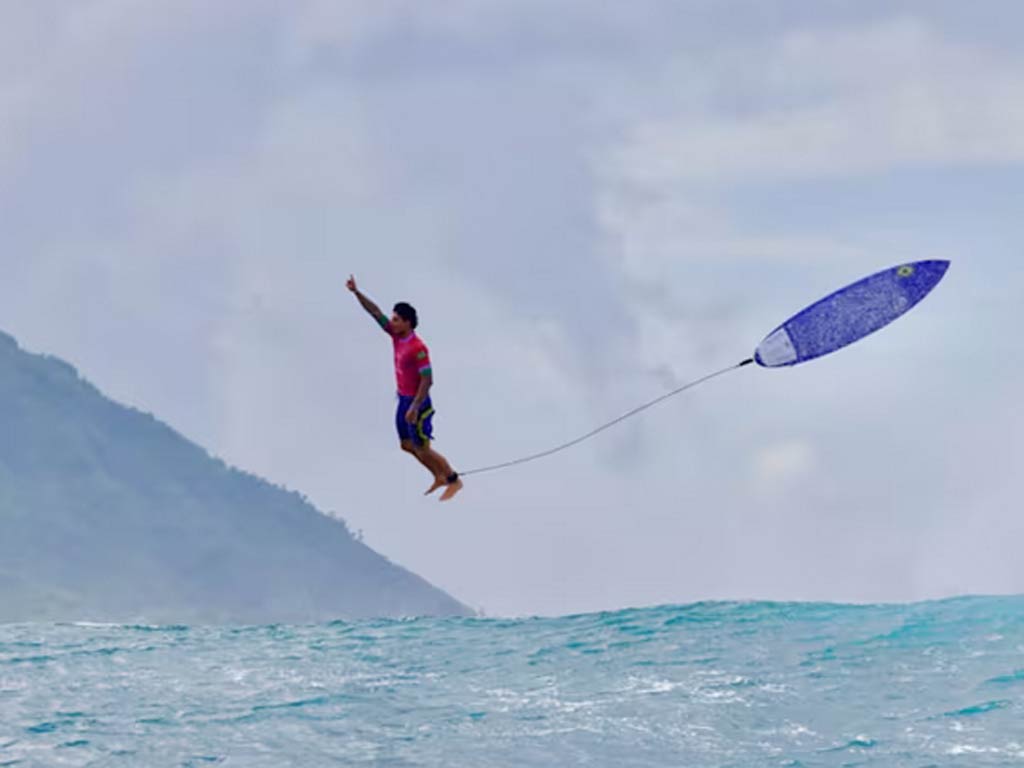 brasileno-medina-saco-bronce-en-competencia-olimpica-de-surf-m