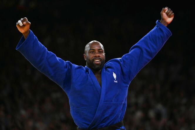 teddy-riner-es-leyenda-y-la-torre-eiffel-testigo