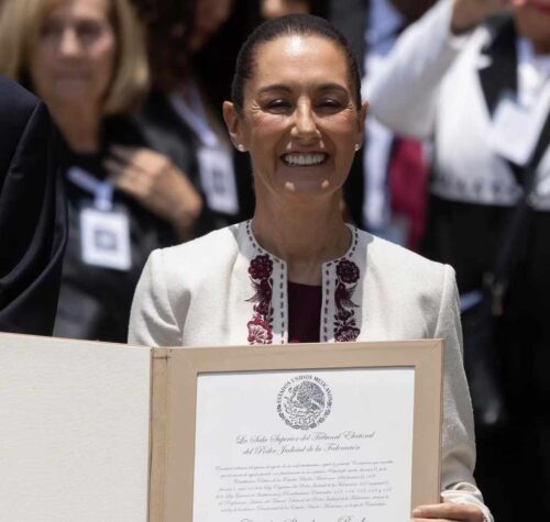 sheinbaum-recibe-constancia-como-presidenta-electa-de-mexico