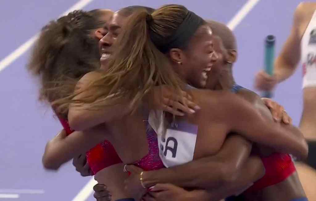 estados-unidos-se-lleva-oro-olimpico-en-relevo-4x400m-femenino