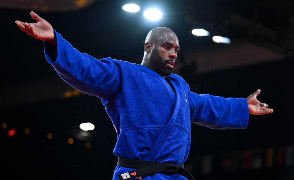 teddy-riner-lustra-su-mito-y-salva-a-francia-en-judo-de-paris-2024