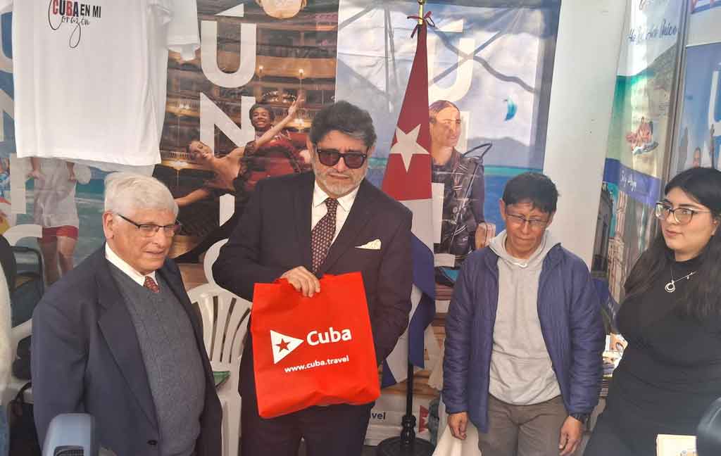 cuba-destaca-en-feria-de-educacion-turismo-y-cultura-en-peru