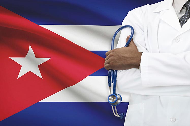 recibe-dominica-otro-grupo-de-medicos-de-cuba