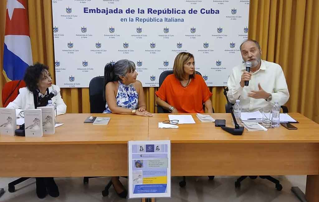 poeta-cubano-italiana-presenta-libro-en-embajada-de-su-pais-en-roma