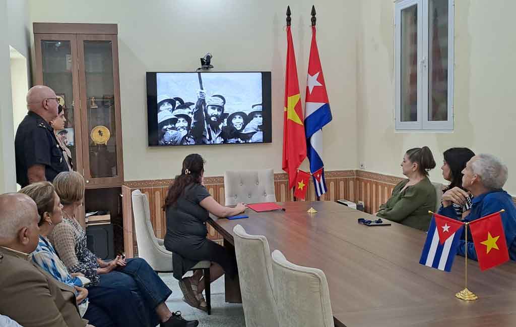 rememoran-en-hanoi-primera-visita-de-fidel-castro-a-vietnam