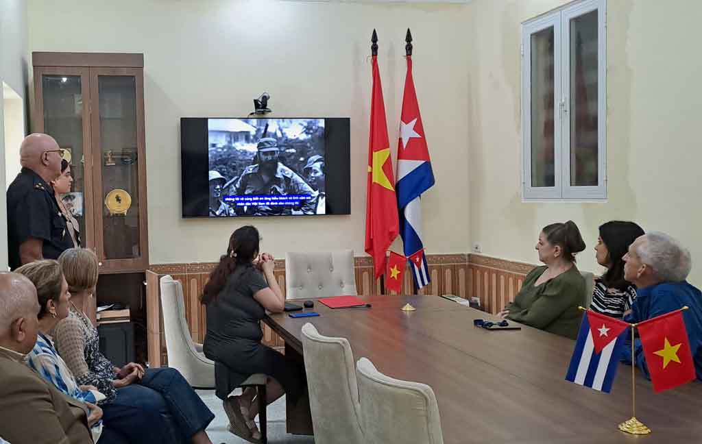 rememoran-en-hanoi-primera-visita-de-fidel-castro-a-vietnam