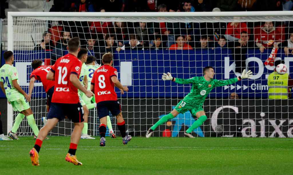 osasuna-golea-y-baja-de-las-nubes-al-barcelona-en-futbol-de-espana