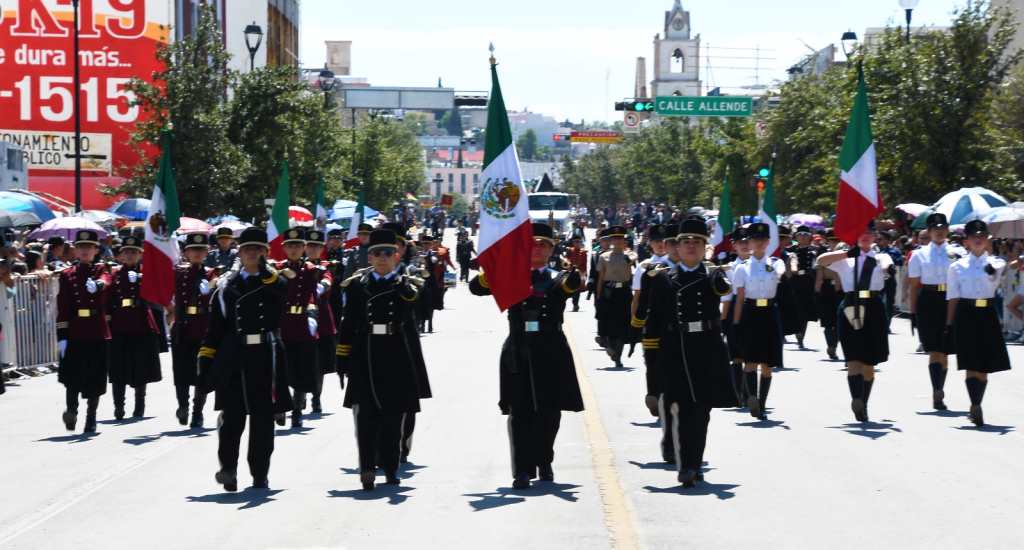 mexico-celebra-dia-de-independencia-con-desfile-civico-militar