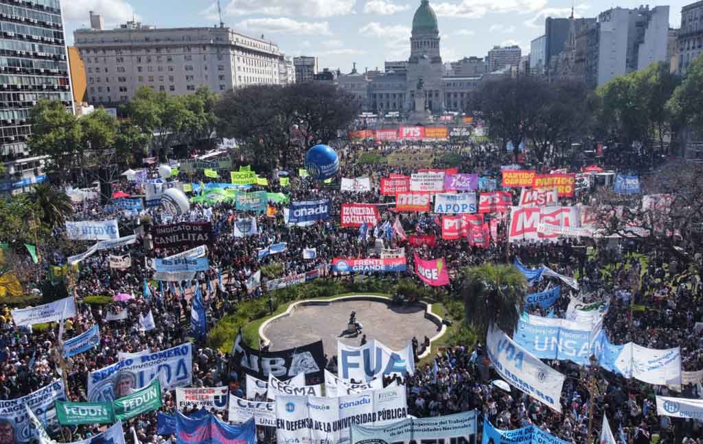 la-educacion-publica-nos-hace-libres-aseguran-en-argentina