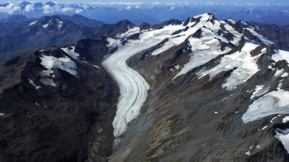 frontera-entre-italia-y-suiza-cambia-por-derretimiento-de-glaciares