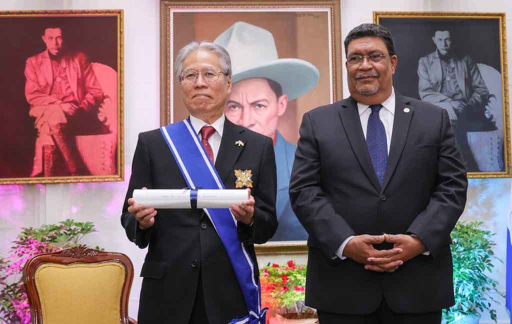 nicaragua-condecoro-con-orden-jose-de-marcoleta-a-embajador-japones