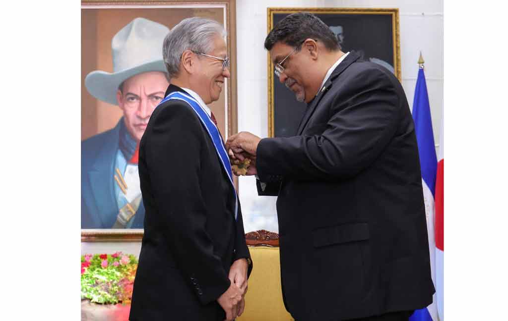 nicaragua-condecoro-con-orden-jose-de-marcoleta-a-embajador-japones