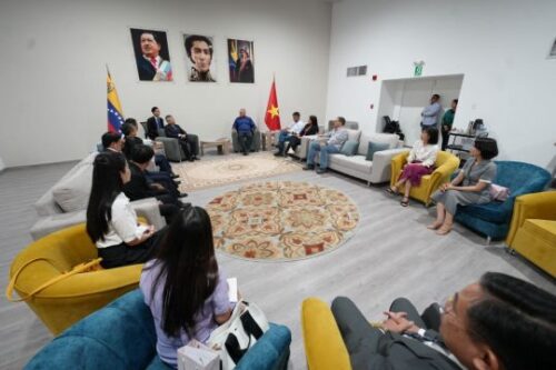 autoridades-de-partidos-de-venezuela-y-vietnam-sostienen-dialogo