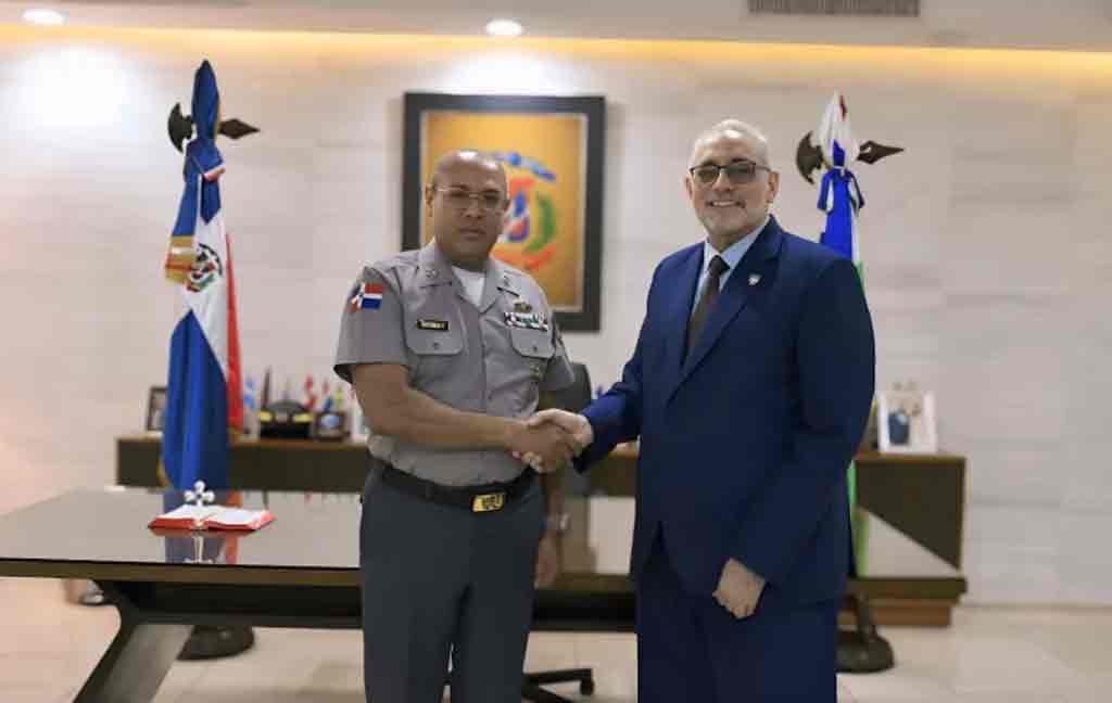 policia-dominicana-velara-por-el-orden-durante-torneo-de-beisbol