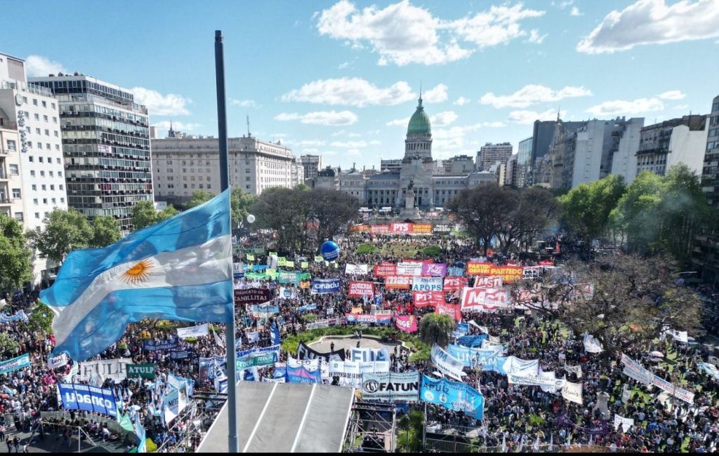 destacan-participacion-en-marchas-por-la-educacion-en-argentina