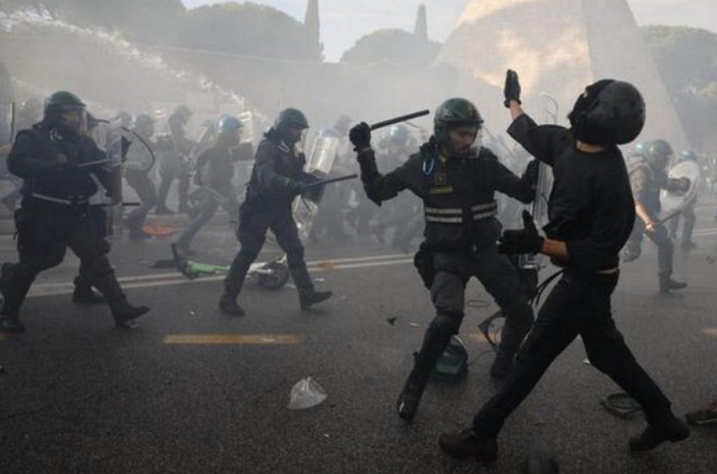 Scontri con la polizia durante una marcia in Italia contro Israele (+foto)